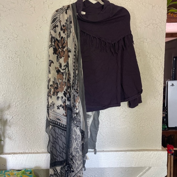 Wrap/scarf - Picture 3 of 3